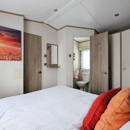 Villa Caravan In The Cotswolds à Cirencester Extérieur photo