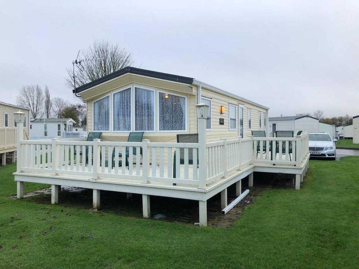 Villa Caravan In The Cotswolds à Cirencester Extérieur photo