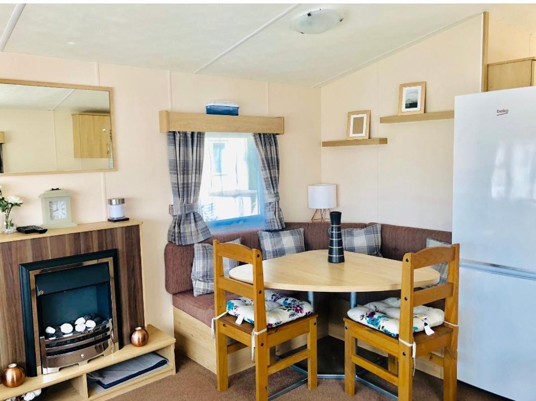 Villa Caravan In The Cotswolds à Cirencester Chambre photo