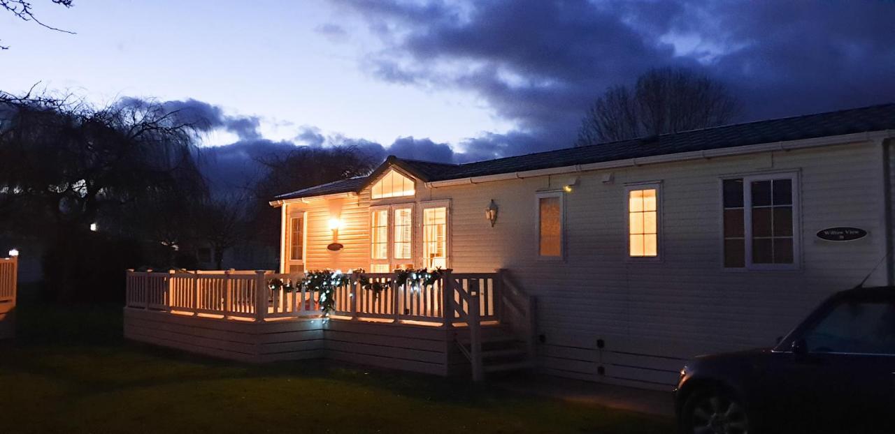Villa Caravan In The Cotswolds à Cirencester Extérieur photo