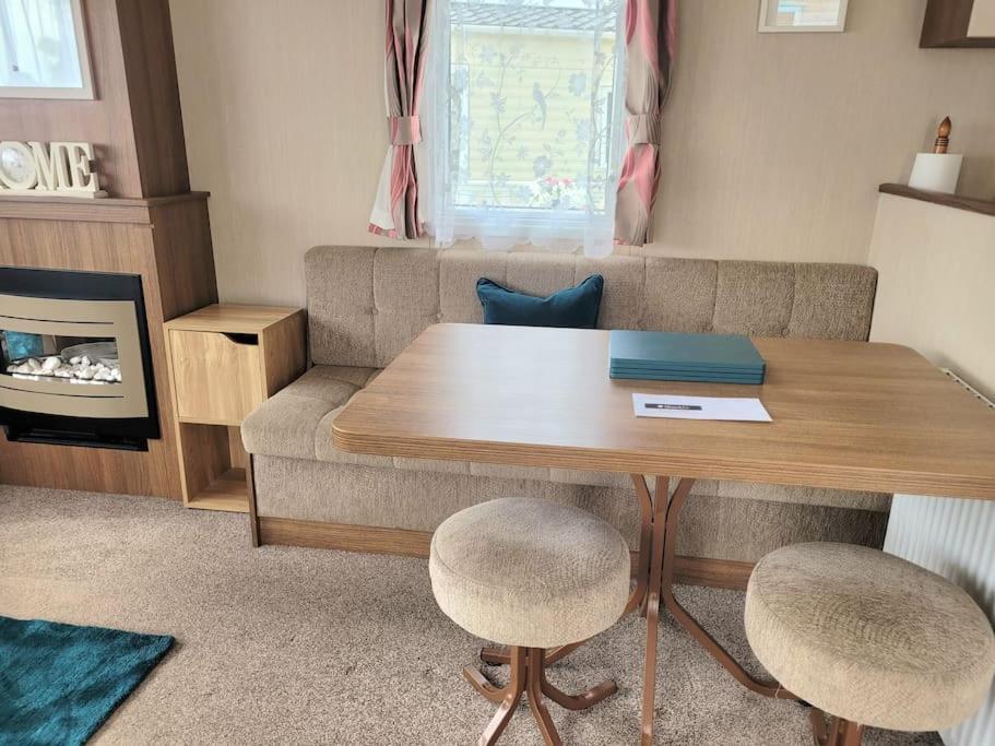Villa Caravan In The Cotswolds à Cirencester Extérieur photo