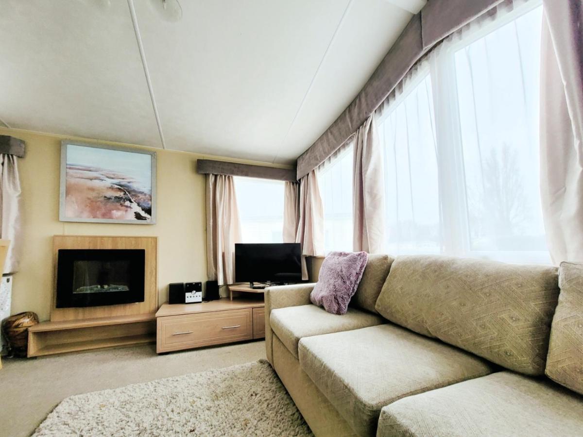 Villa Caravan In The Cotswolds à Cirencester Extérieur photo