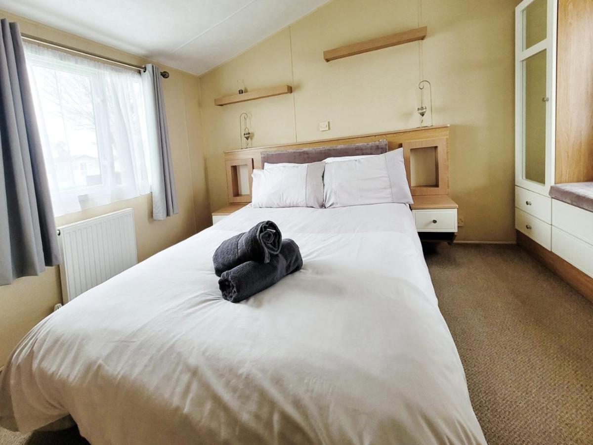 Villa Caravan In The Cotswolds à Cirencester Extérieur photo