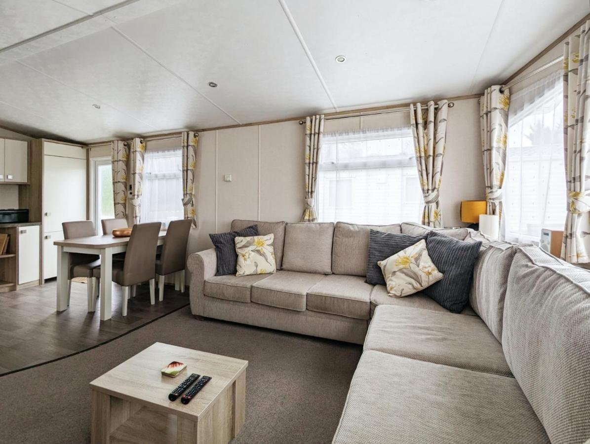 Villa Caravan In The Cotswolds à Cirencester Extérieur photo