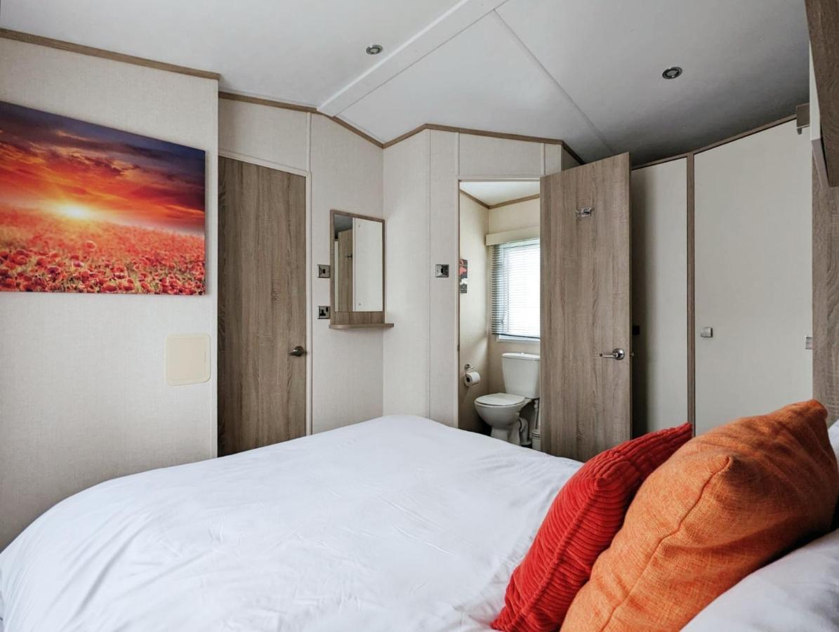 Villa Caravan In The Cotswolds à Cirencester Extérieur photo