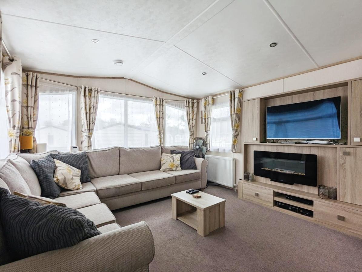 Villa Caravan In The Cotswolds à Cirencester Extérieur photo